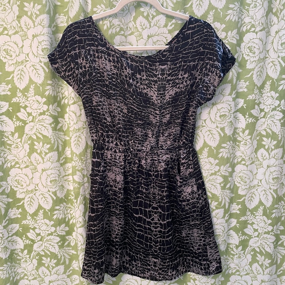 🏝️Big $10 Sale!🏝️Final Touch Gray and Black Open Back Dress